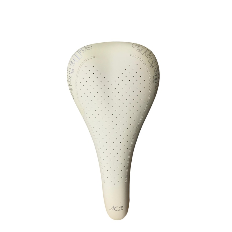 SELLE ITALIA X2 SADDLE WHITE (NEW BUT SLIGHTLY OFF COLOUR)
